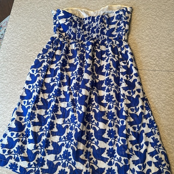 Old Navy Strapless Bluebird Pattern Dress. Size 8. - Picture 4 of 8